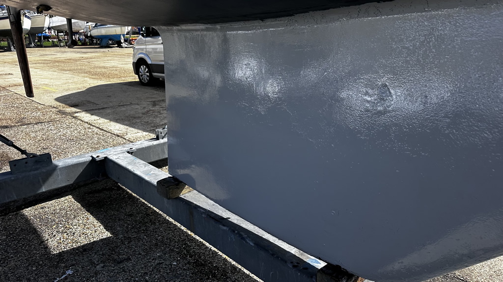 A straightforward keel refurbishment in Southampton for a smooth finish with a durable epoxy coating